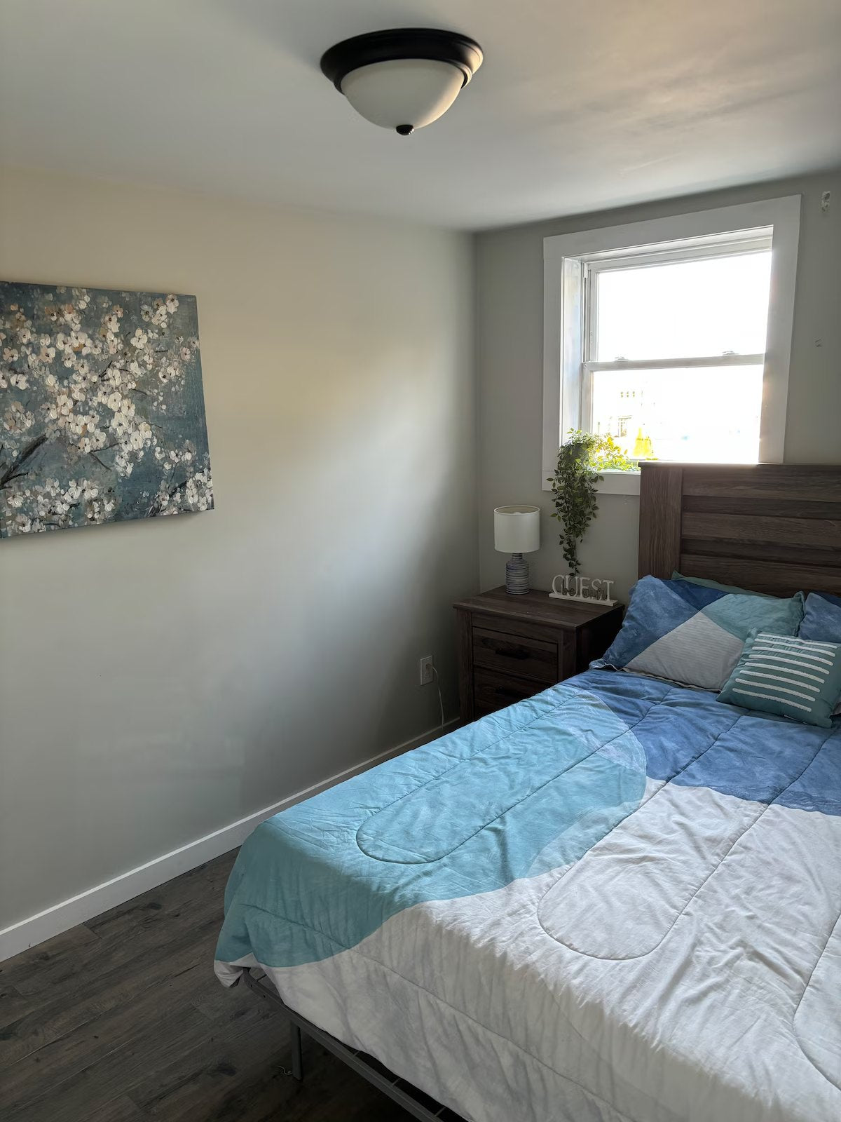 Bedroom with queen bed