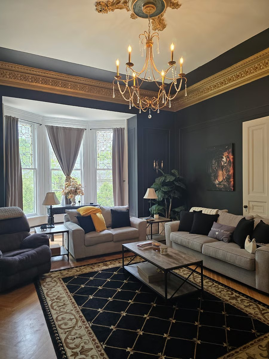 Living room, bay window angle