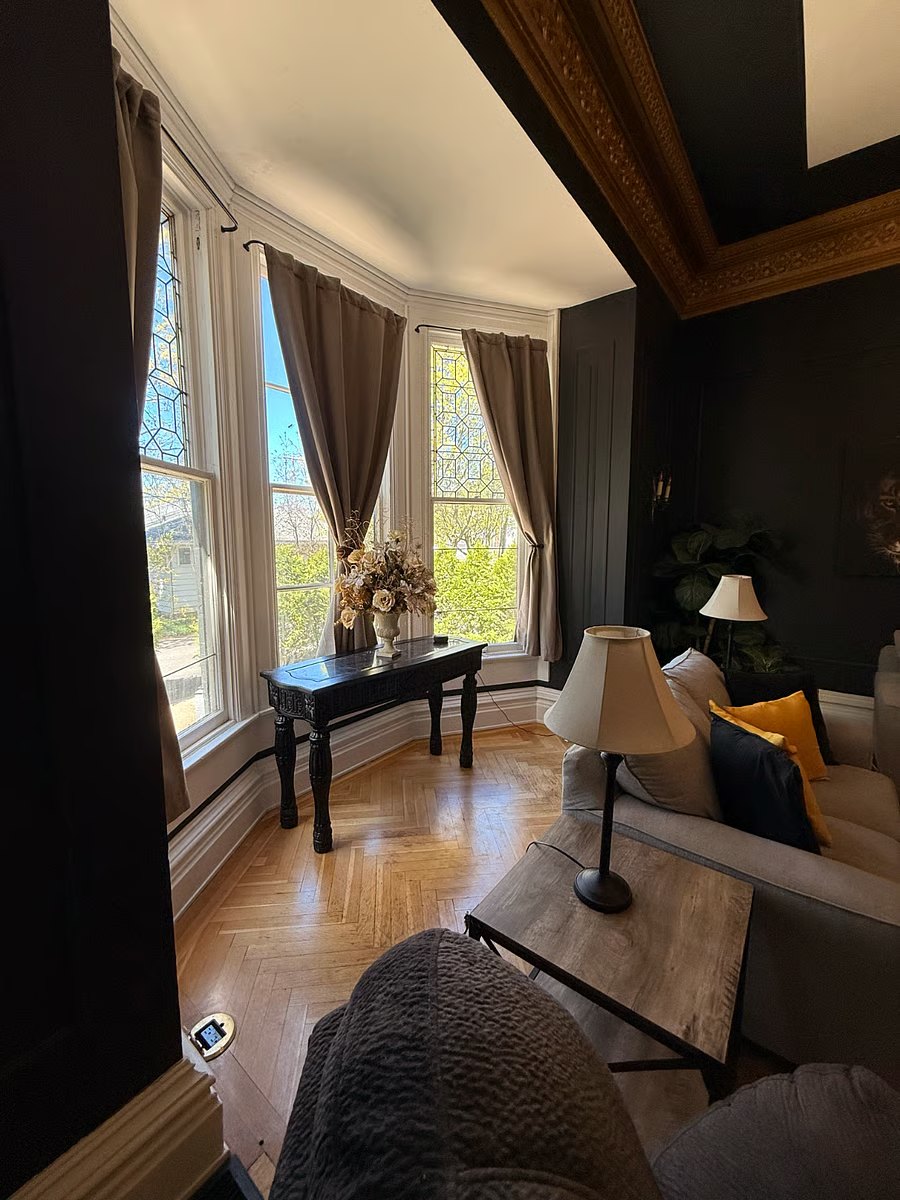 Bay window seating nook