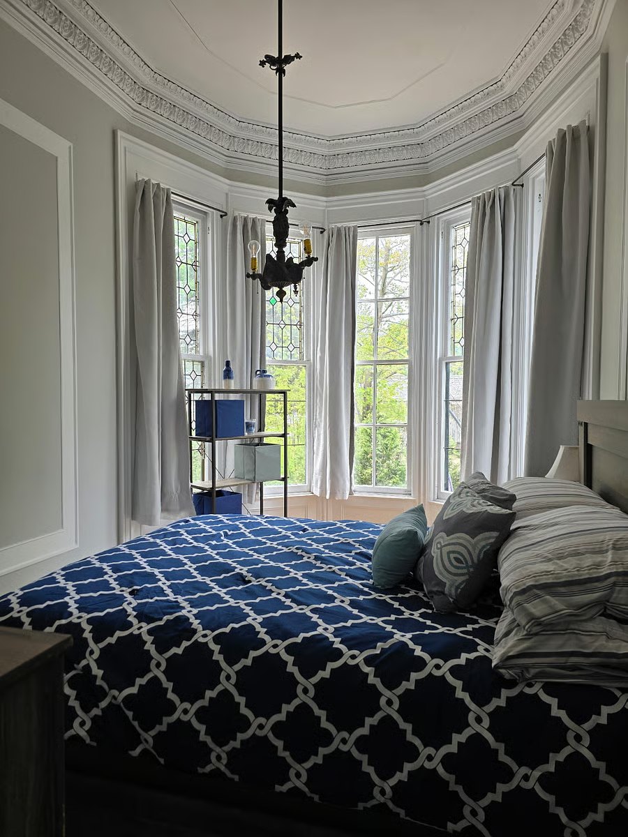 Second bedroom, bay window